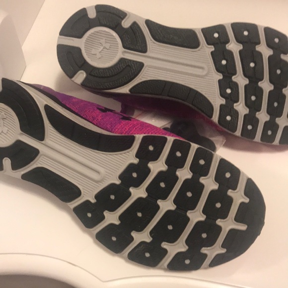 Women’s Under Armour shoes!!! - Picture 7 of 7